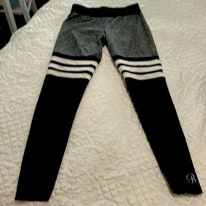 Bombshell Leggings ( low rise original and hard to find ) XS black